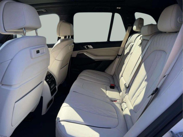 Used 2022 BMW X5 xDrive40i w/ M Sport Package image 21