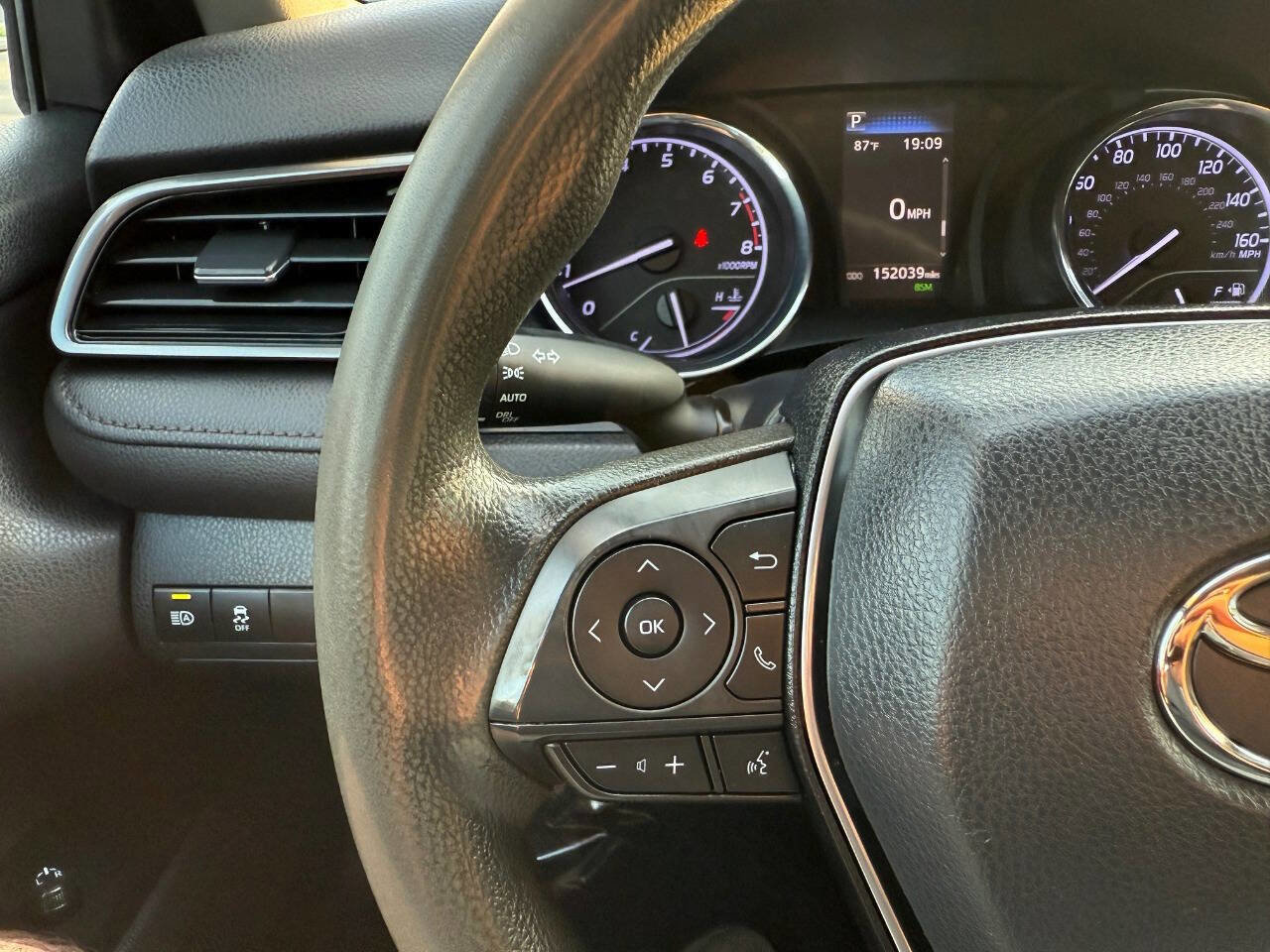 Used 2020 Toyota Camry LE image 39