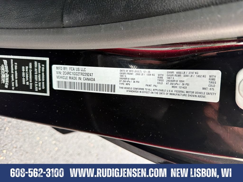 Used 2026 Chrysler Pacifica Limited FWD image 33