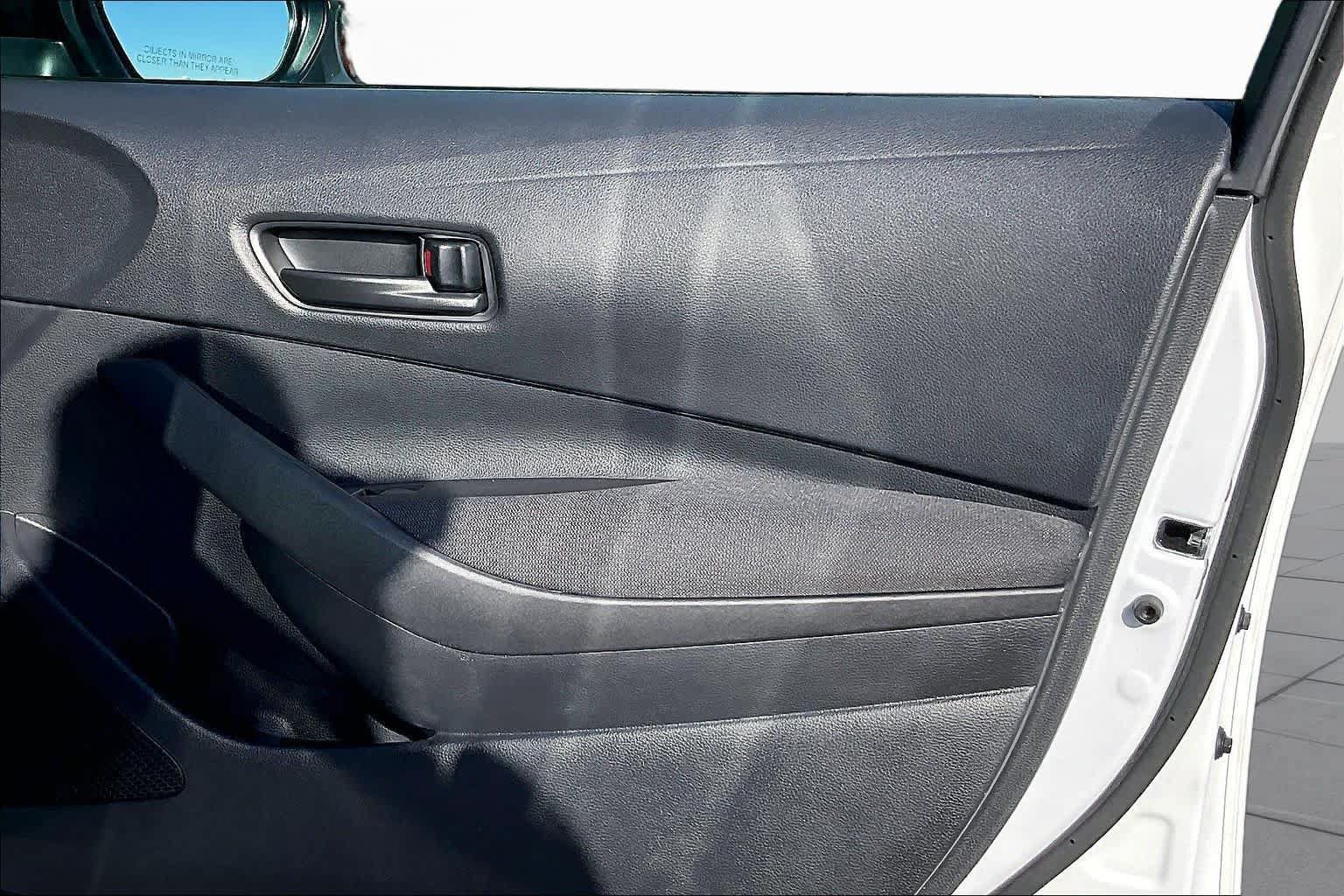 Used 2025 Toyota Corolla LE FWD image 22