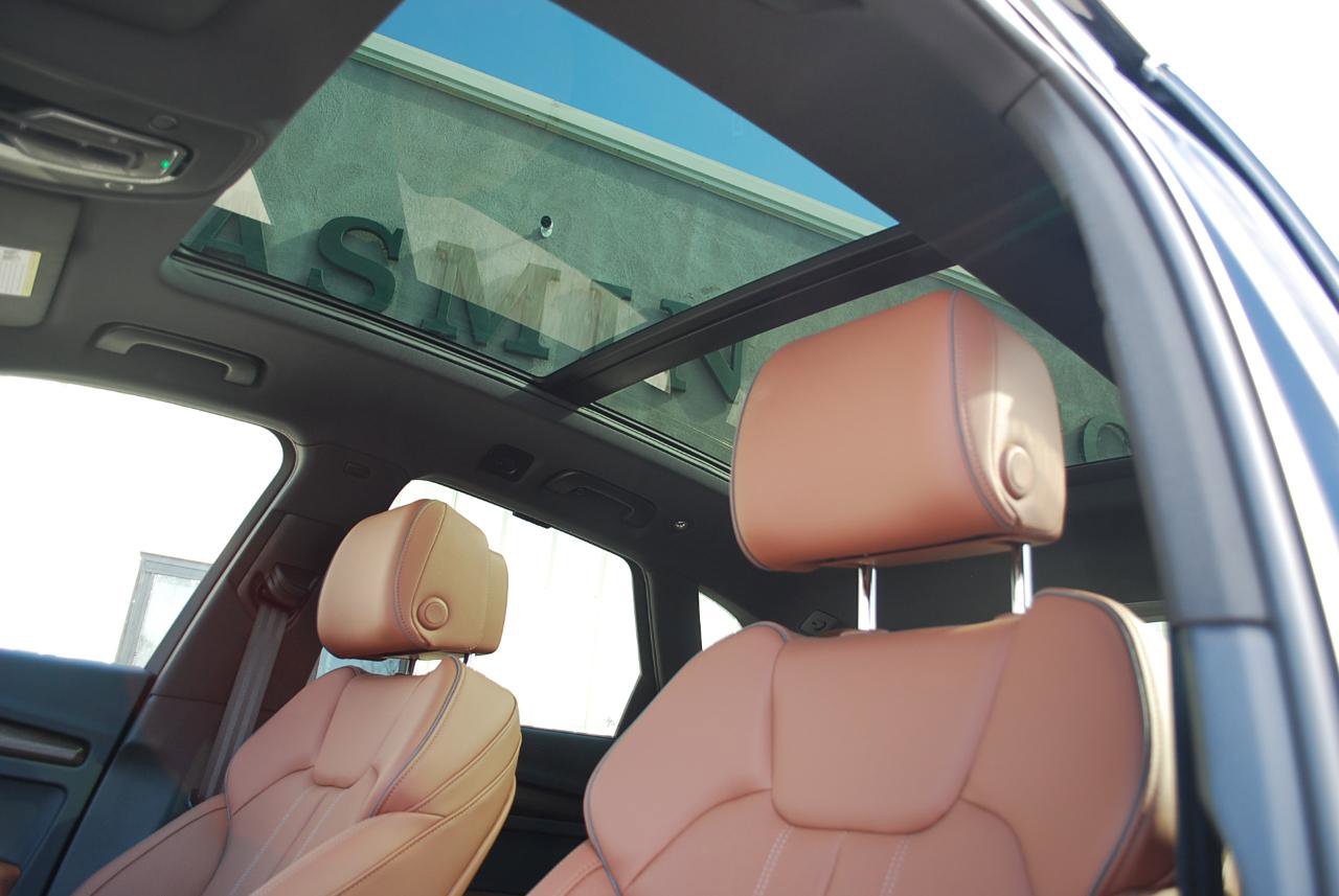 Used 2025 Audi Q5 e Prestige w/ Prestige Package image 8