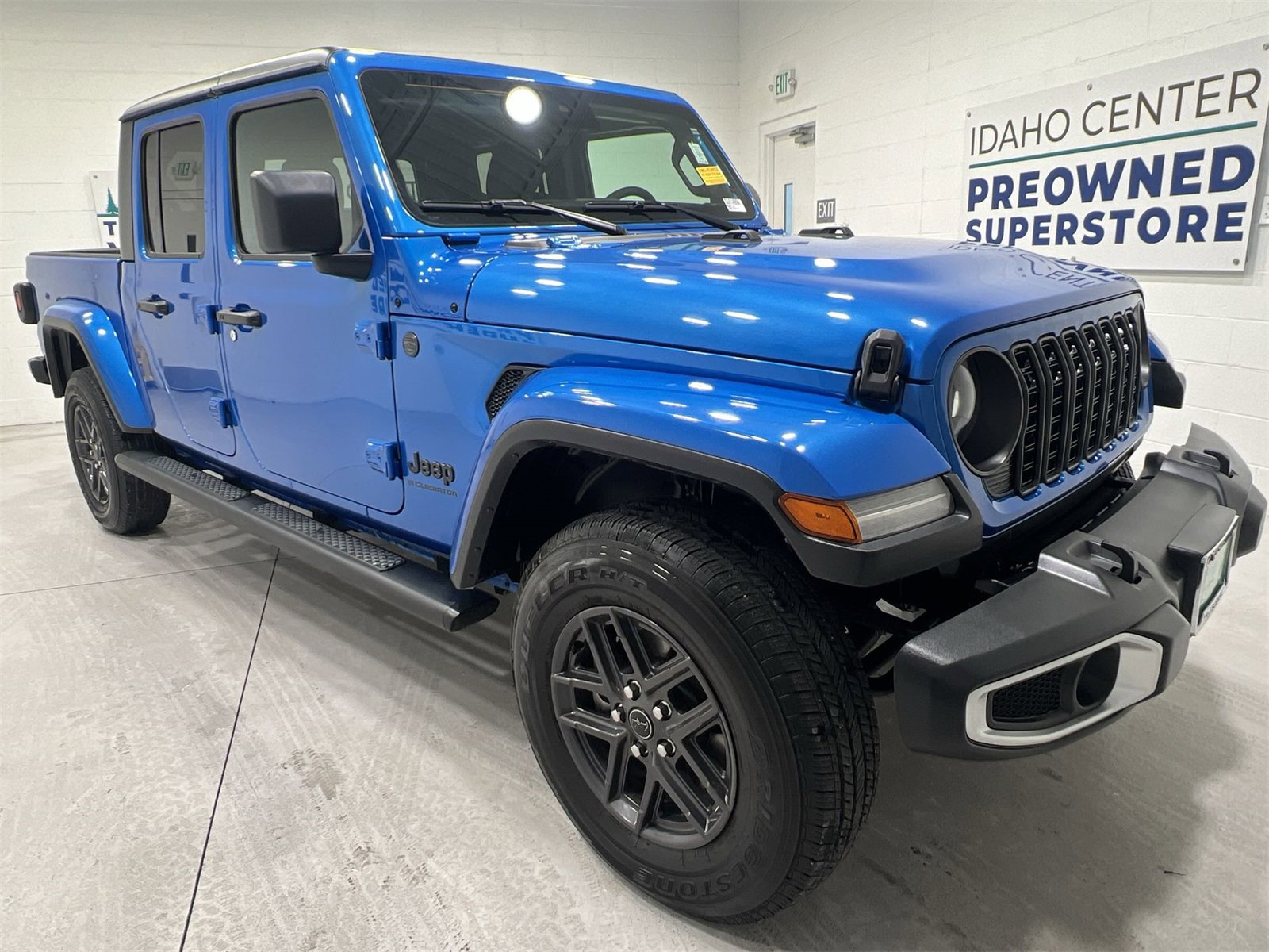 Used 2024 Jeep Gladiator Sport image 2