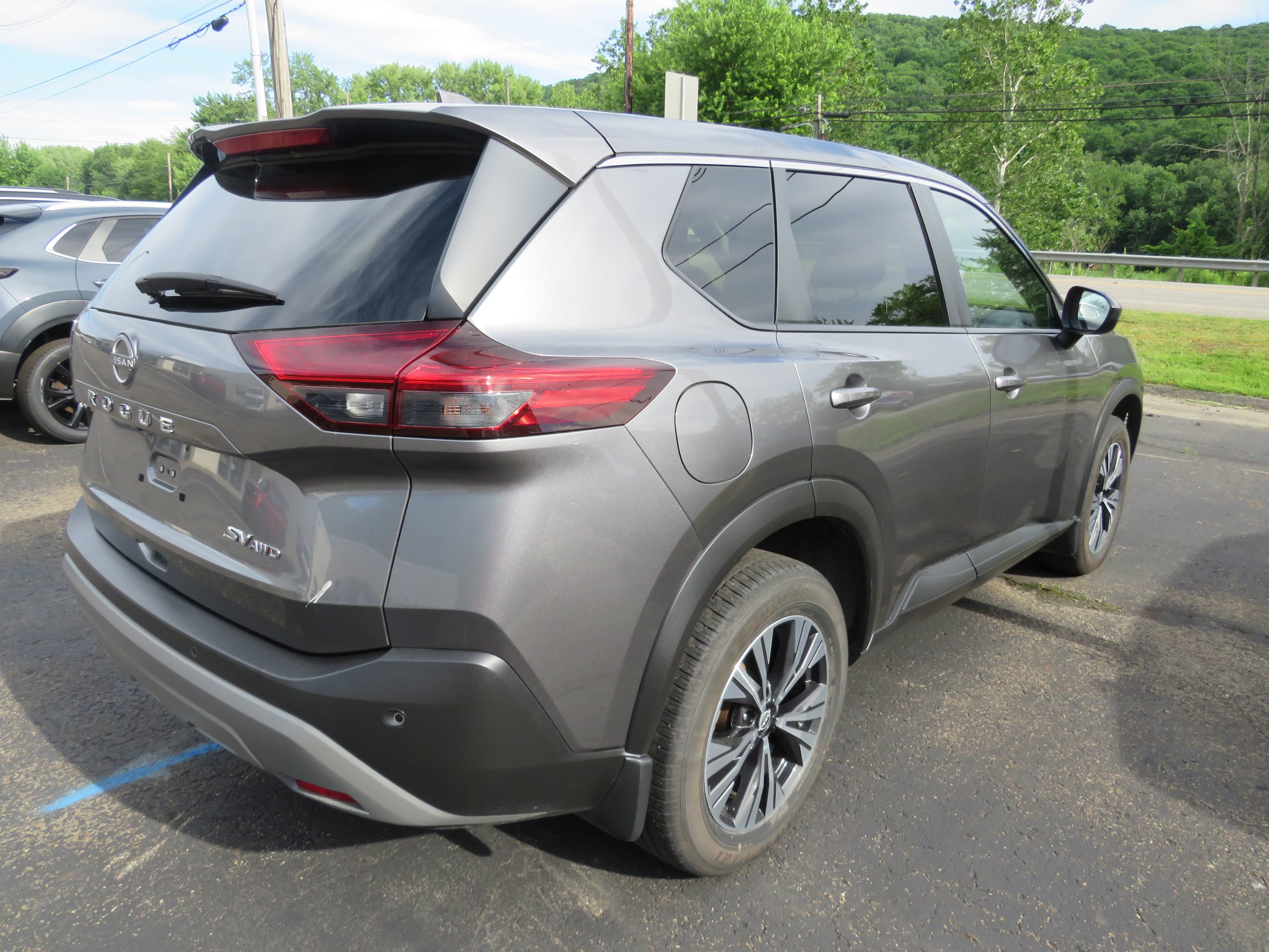 Used 2023 Nissan Rogue SV AWD/4WD image 7