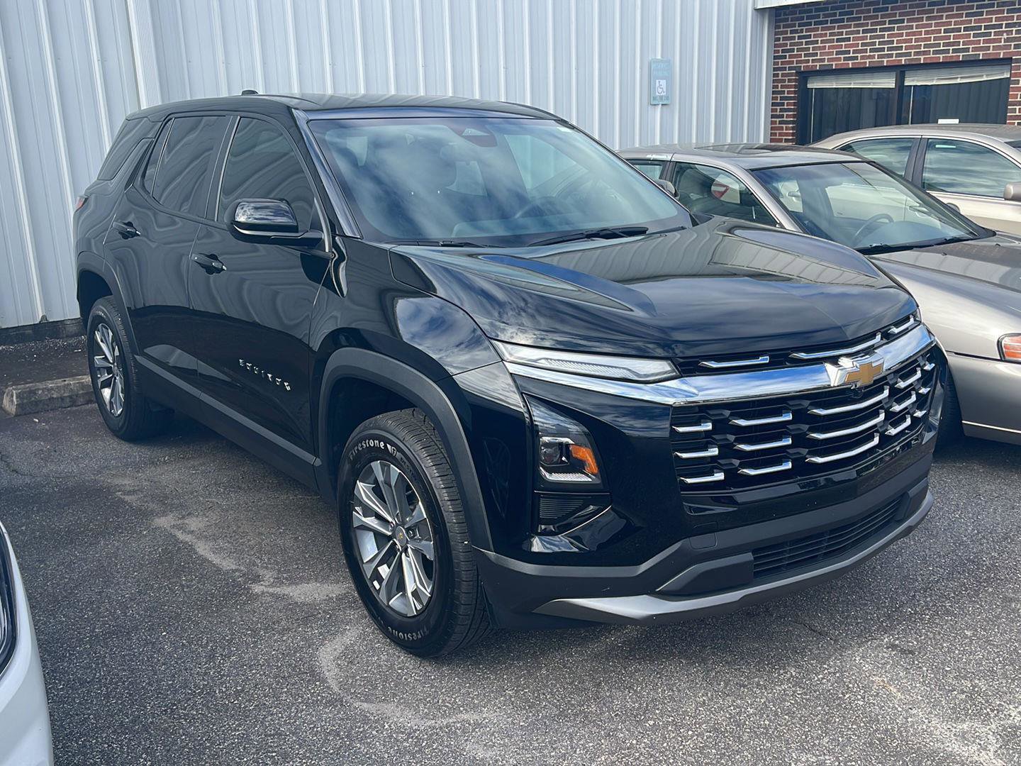 Used 2025 Chevrolet Equinox LT image 3