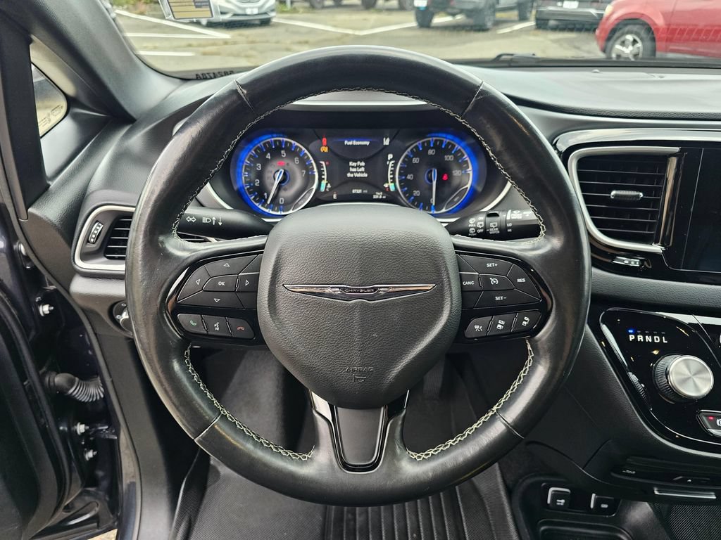 Used 2020 Chrysler Pacifica Touring-L Plus FWD image 23