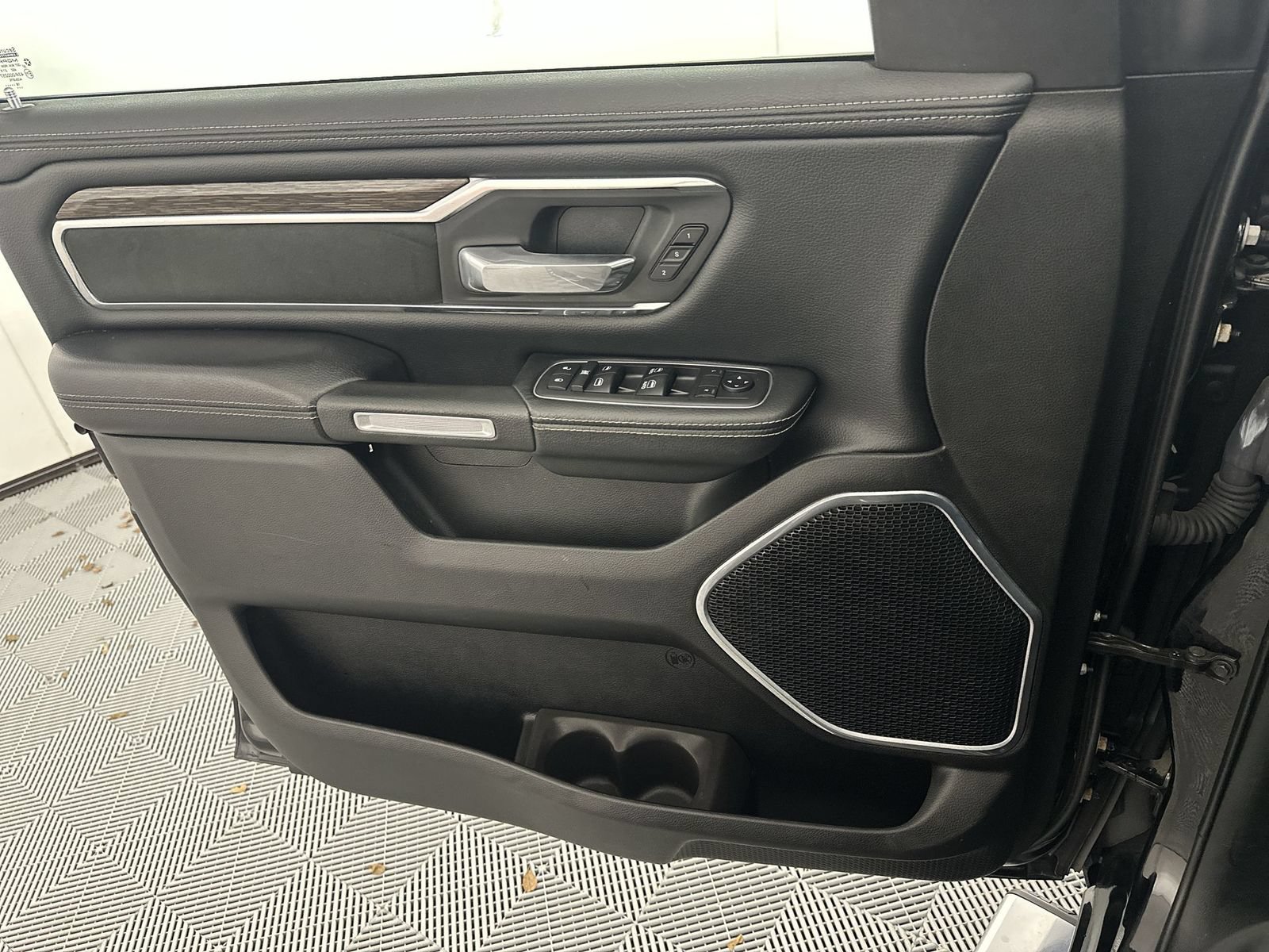 Used 2019 RAM 1500 Laramie AWD/4WD image 29