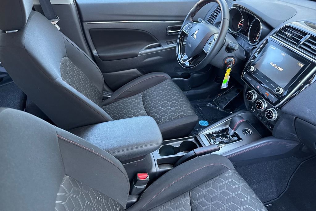 Used 2025 Mitsubishi Outlander Sport LE AWD/4WD image 16