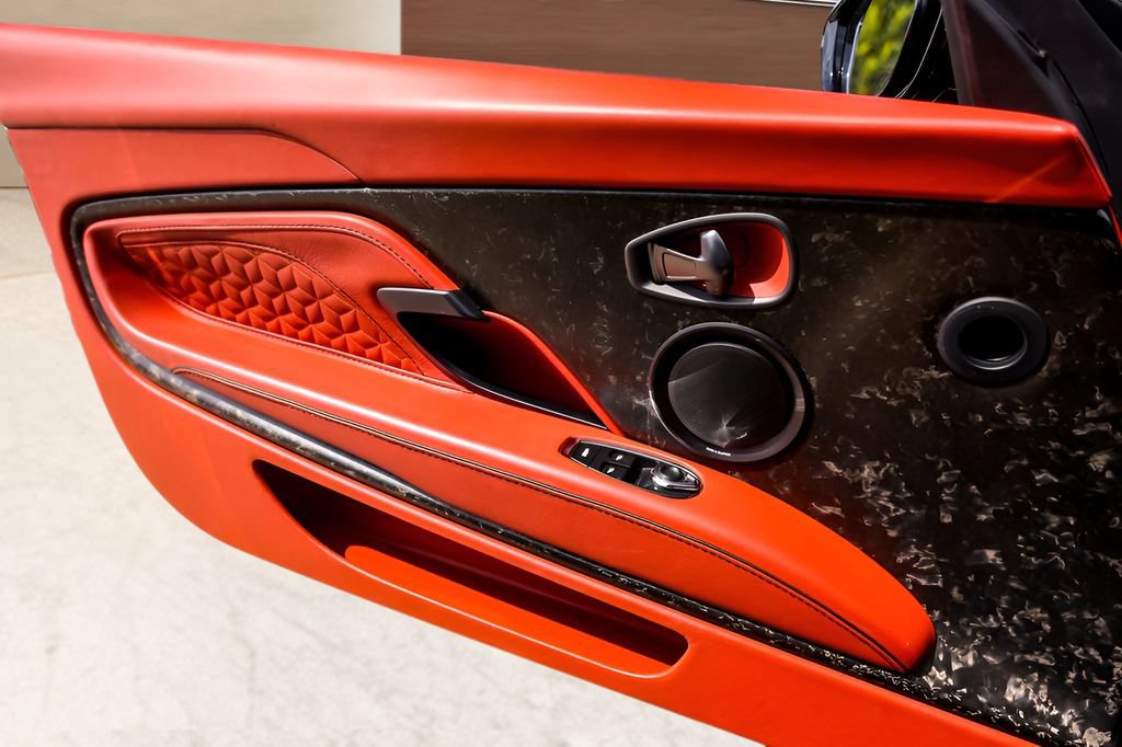Used 2019 Aston Martin DBS Superleggera RWD image 22