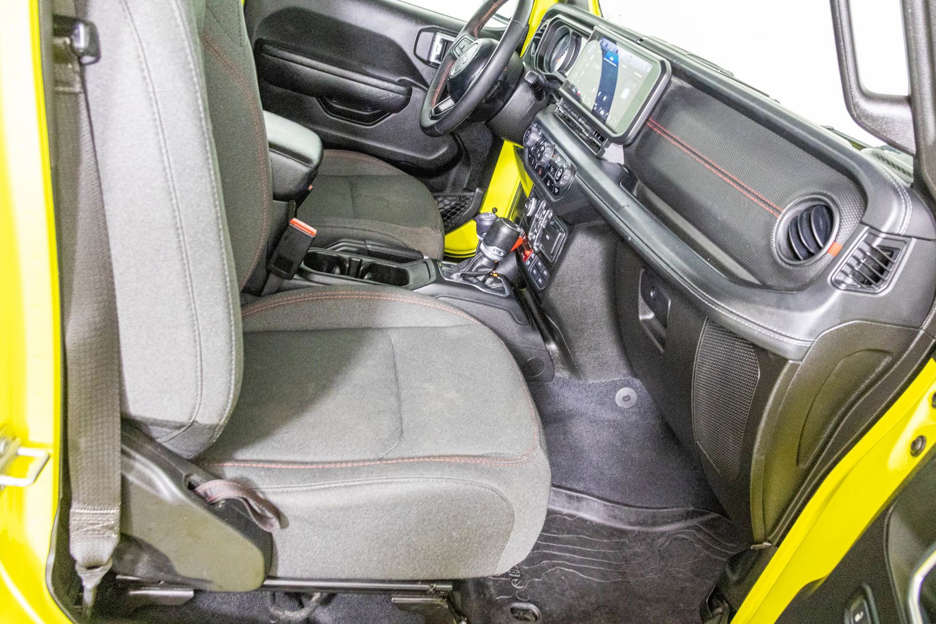 Used 2024 Jeep Wrangler Unlimited Rubicon w/ Convenience Group image 39