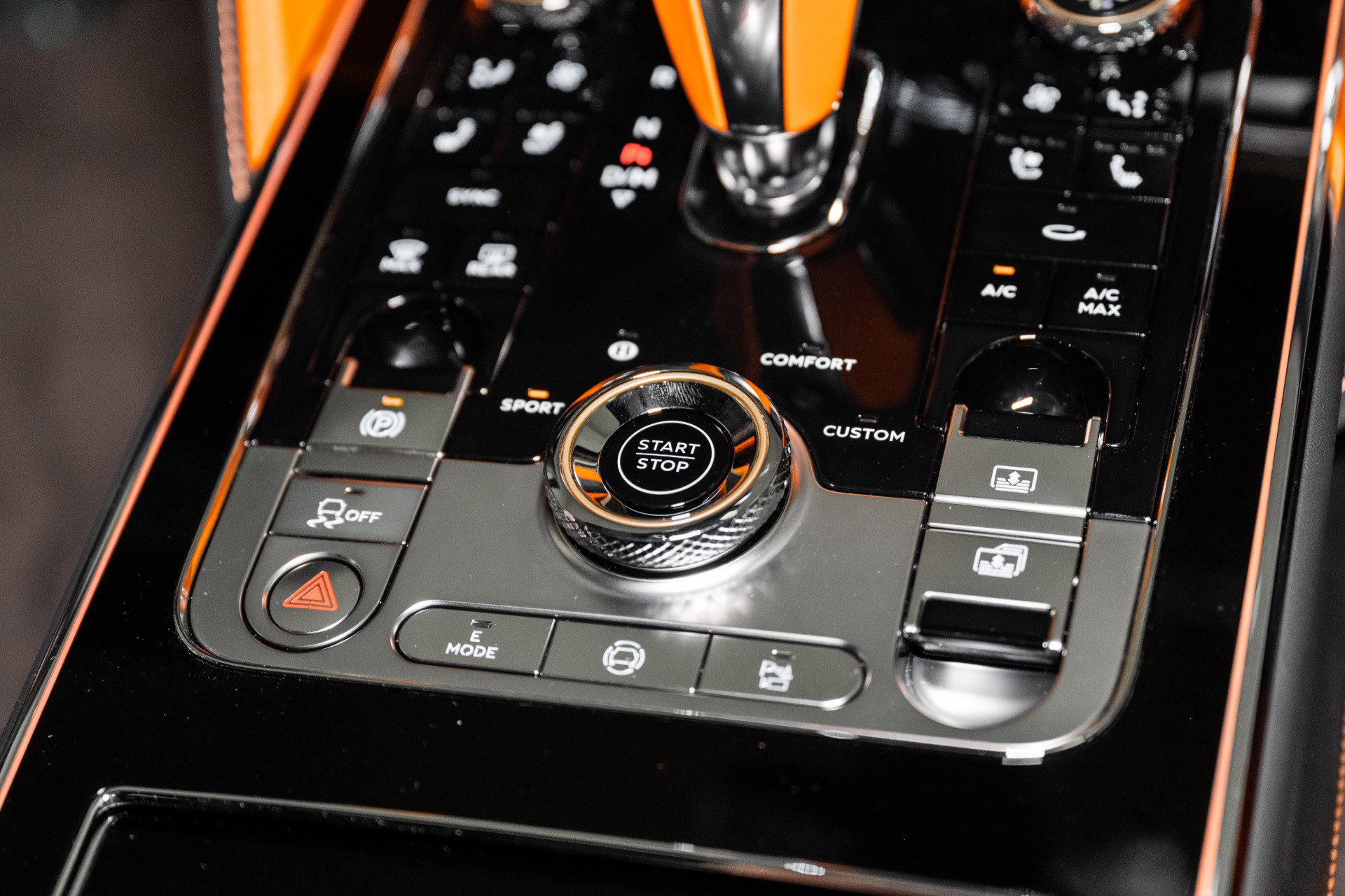 New 2025 Bentley Flying Spur Plug-In Hybrid image 56