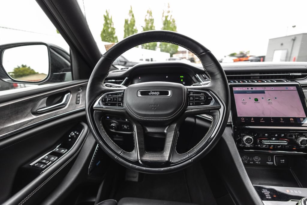Used 2022 Jeep Grand Cherokee Overland w/ Advanced Protech Group III AWD/4WD image 25