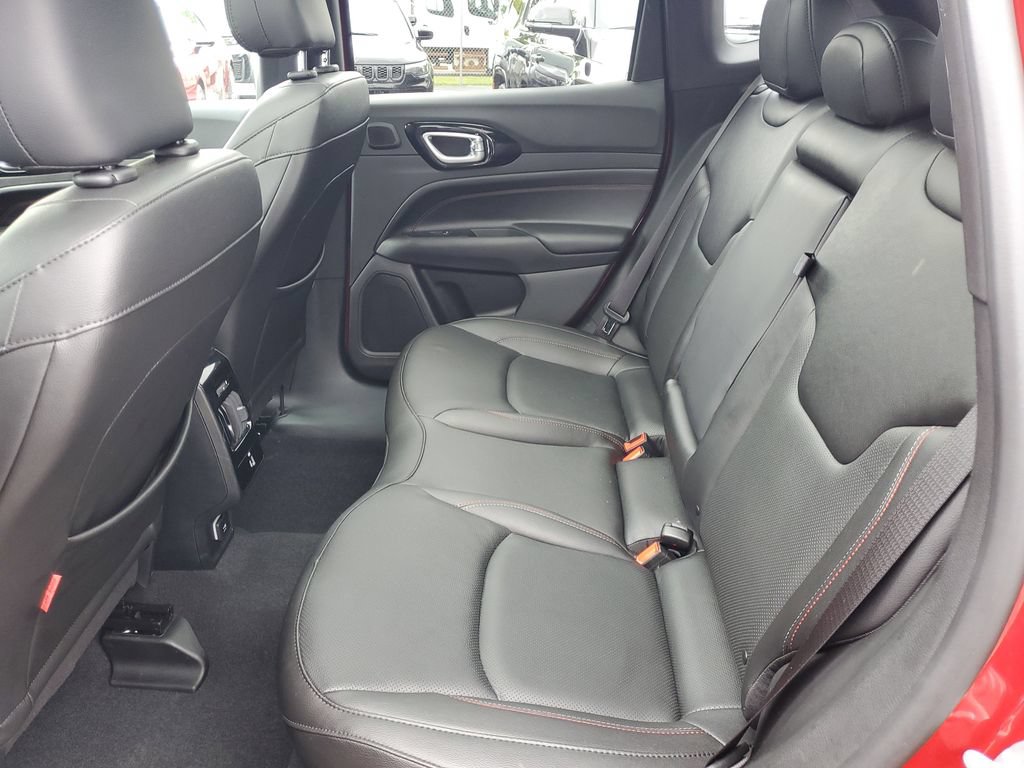 Certified 2025 Jeep Compass Trailhawk w/ Trailhawk Elite Group AWD/4WD image 10