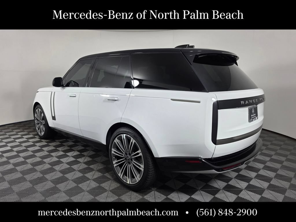 Used 2024 Land Rover Range Rover SE AWD/4WD image 4