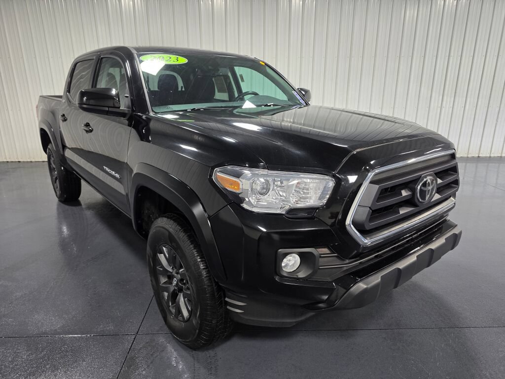 Used 2023 Toyota Tacoma SR5 AWD/4WD image 2