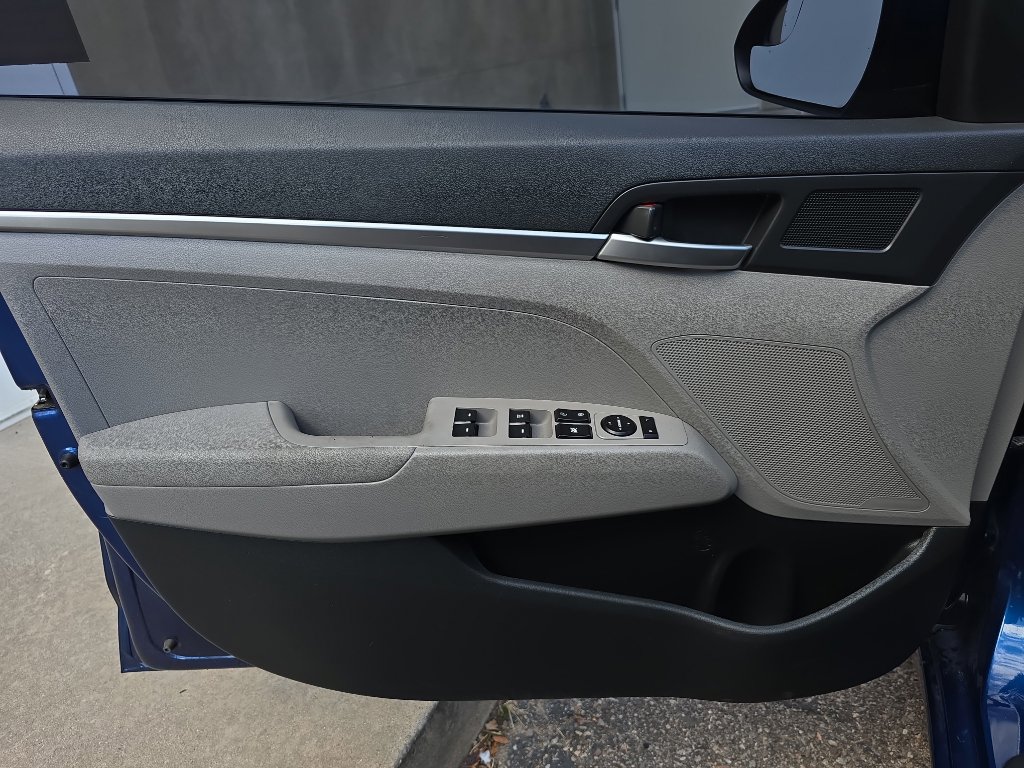 Used 2019 Hyundai Elantra SE image 13