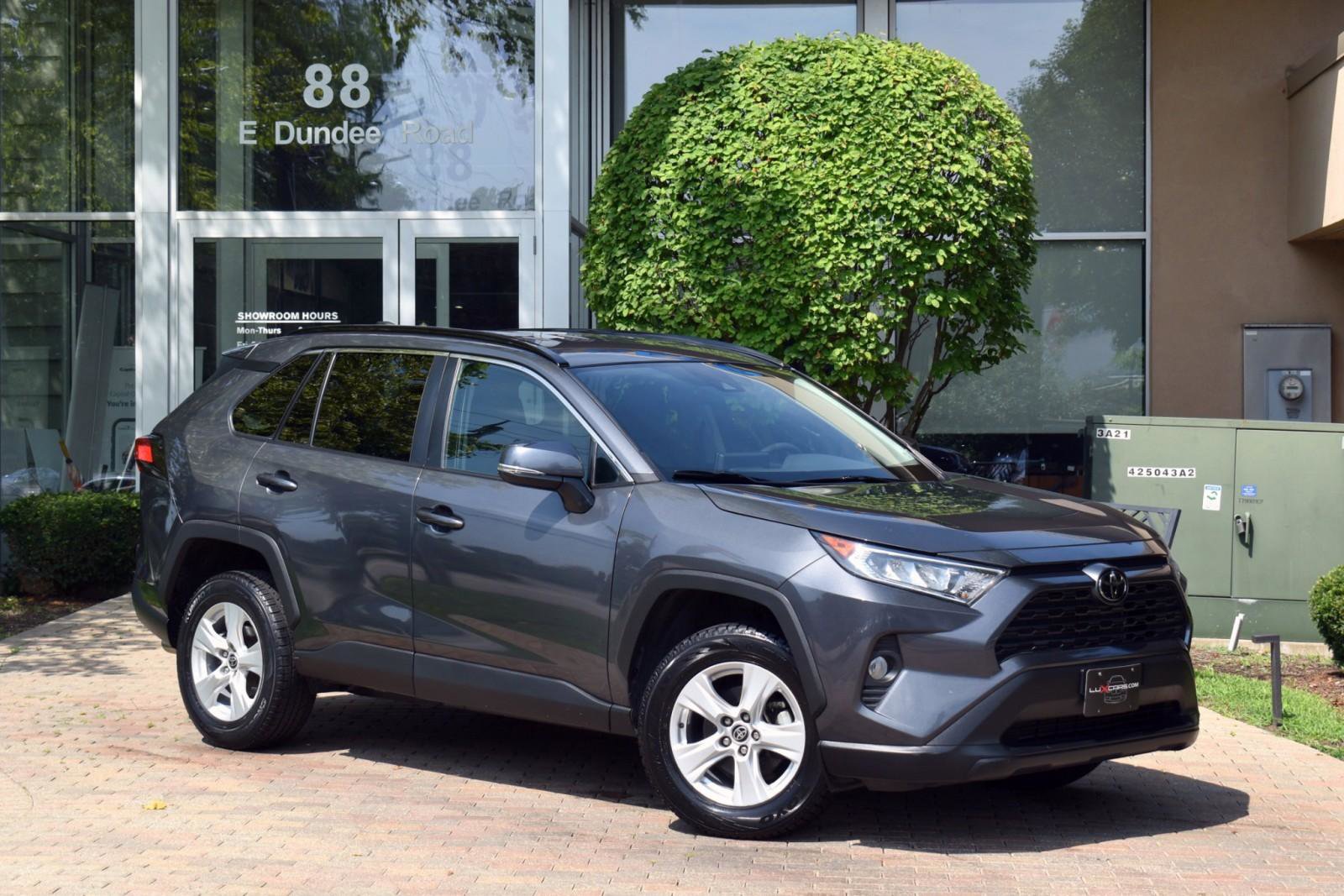 Used 2021 Toyota RAV4 XLE image 2