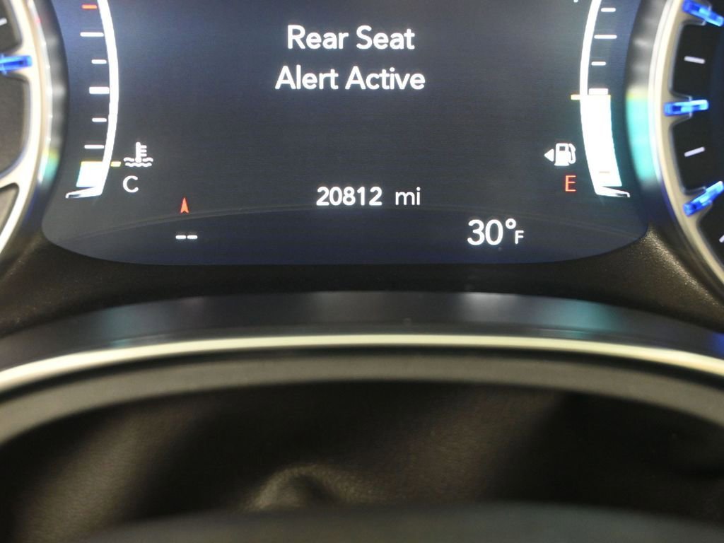 Used 2025 Chrysler Pacifica Limited image 35