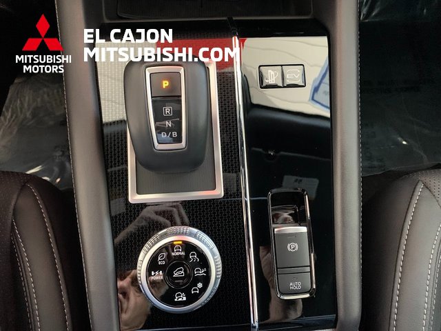 Used 2025 Mitsubishi Outlander SEL Black Edition image 17