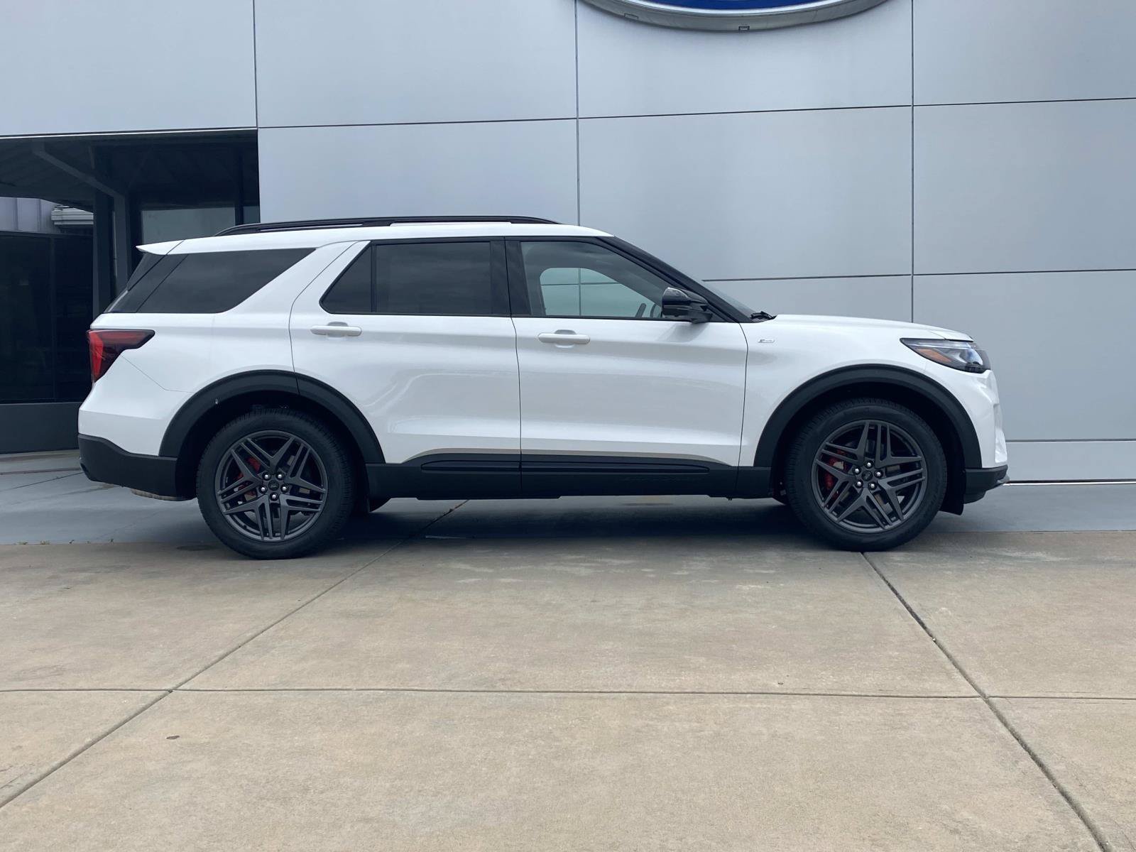 New 2026 Ford Explorer ST-Line w/ ST-Line Street Pack RWD image 3