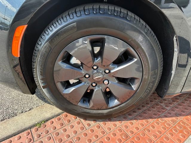 Used 2020 Chrysler Pacifica Limited w/ Advanced Safetytec Group FWD image 9