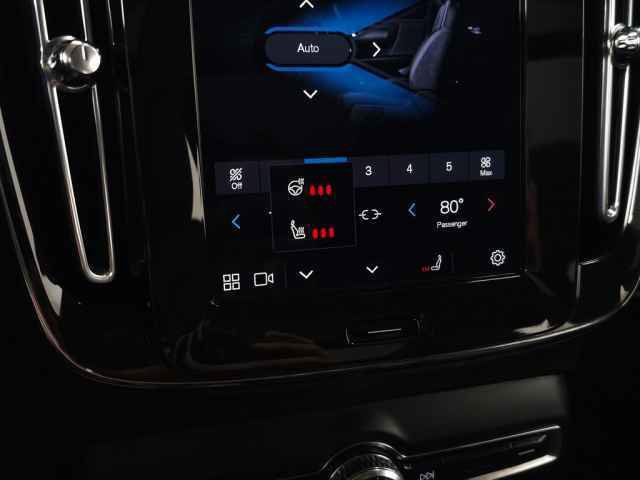 Certified 2025 Volvo XC40 B5 Core image 29