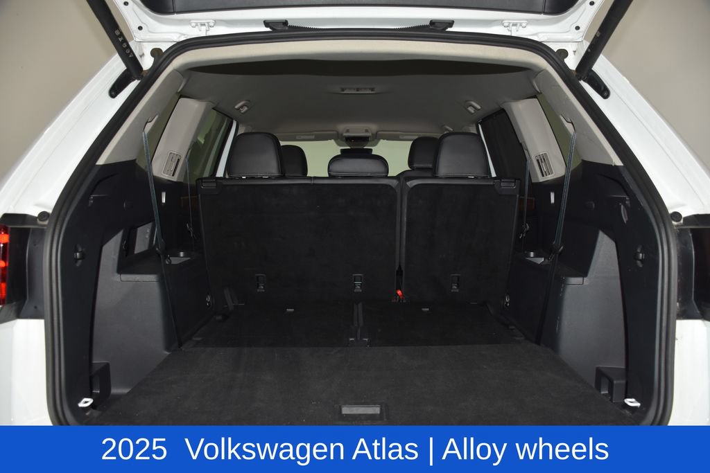 Used 2025 Volkswagen Atlas SE FWD image 32