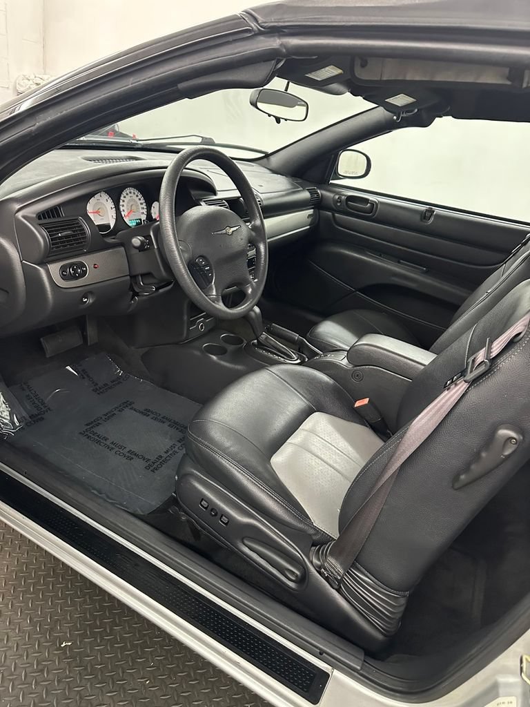 Used 2005 Chrysler Sebring GTC FWD image 10
