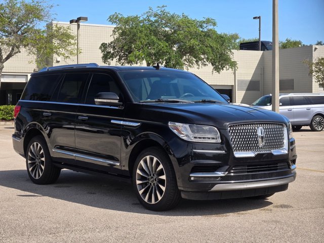 Used 2020 Lincoln Navigator Reserve image 3