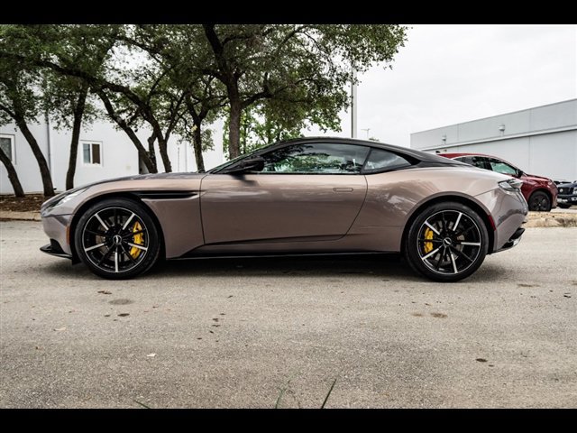 Used 2023 Aston Martin DB11 Coupe RWD image 8