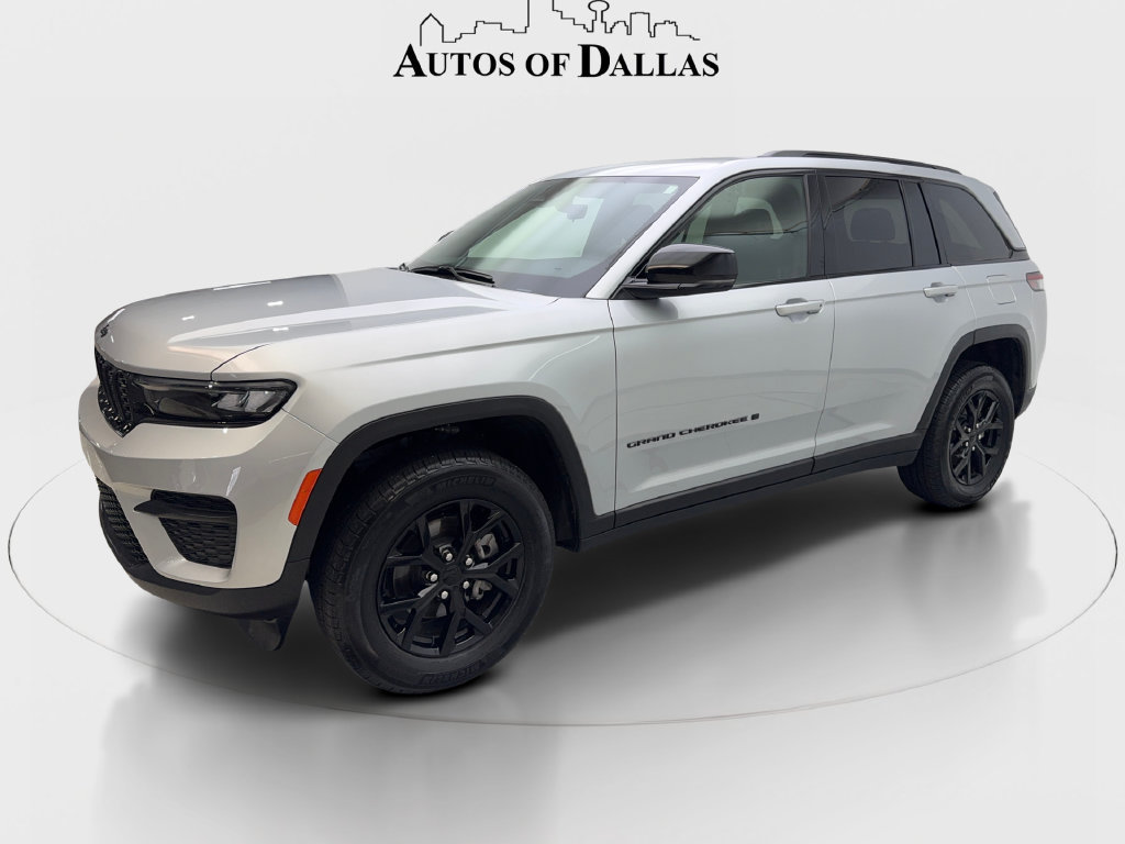 Used 2025 Jeep Grand Cherokee Altitude RWD image 3