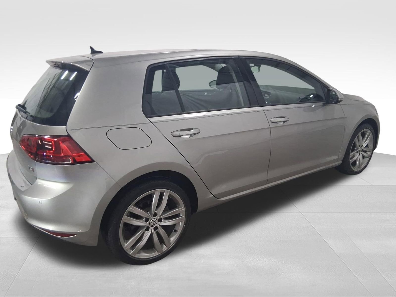 Used 2015 Volkswagen Golf 4-Door image 5