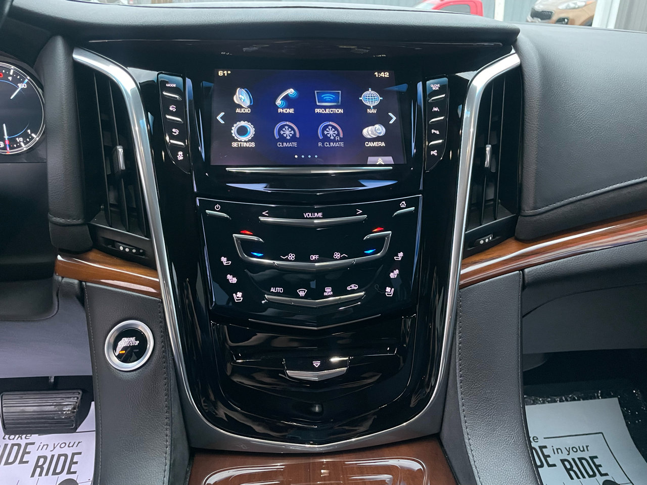 Used 2017 Cadillac Escalade Premium Luxury image 18