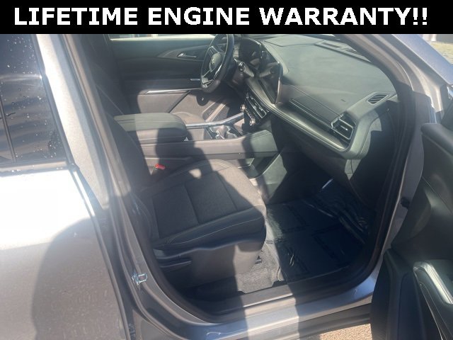 Used 2025 Chevrolet Traverse LT image 11