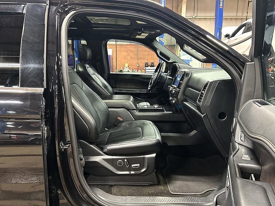 Used 2020 Ford Expedition Limited w/ Texas Edition Package AWD/4WD image 32
