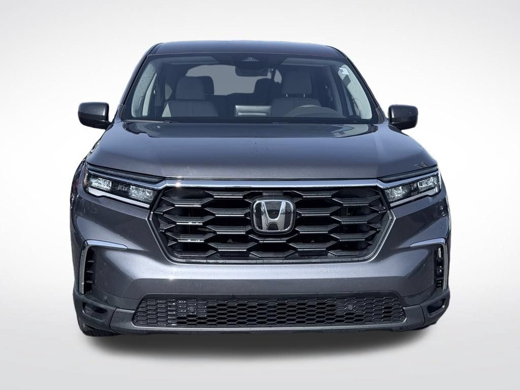 Used 2023 Honda Pilot LX image 2