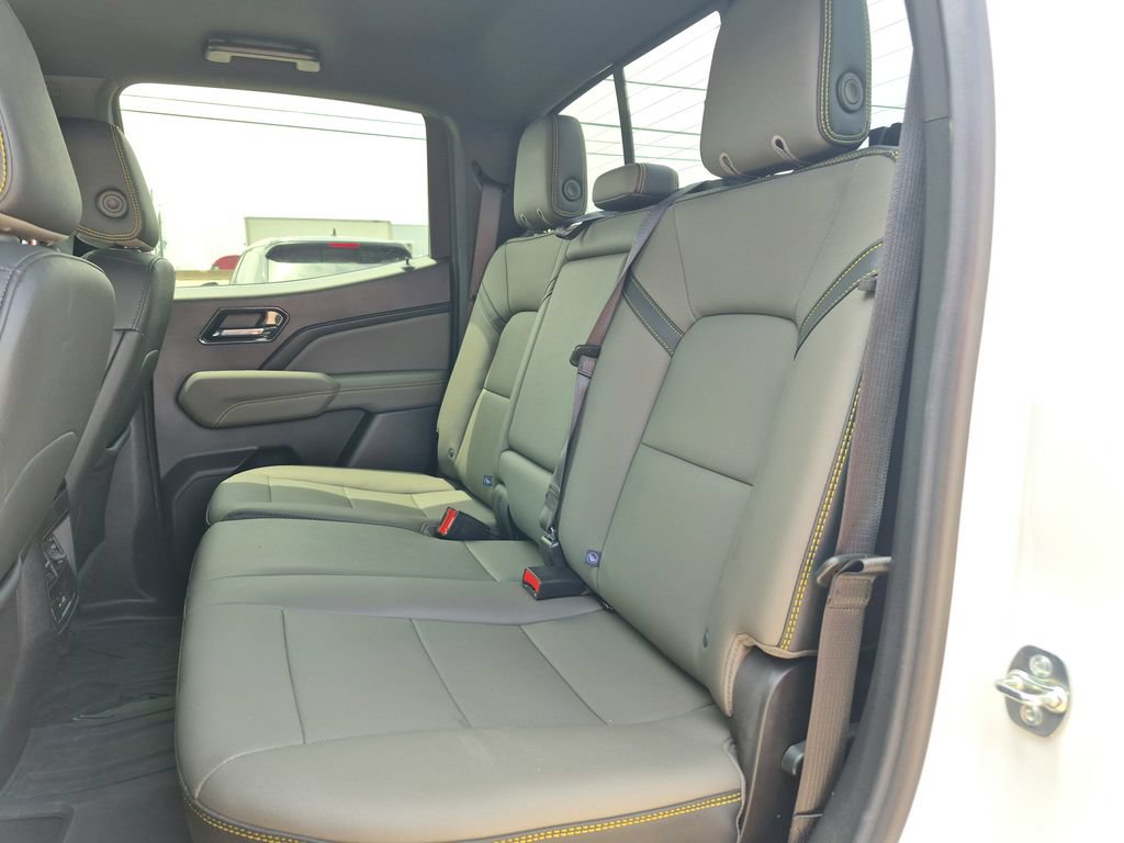 Used 2025 Chevrolet Colorado ZR2 w/ Technology Package AWD/4WD image 16