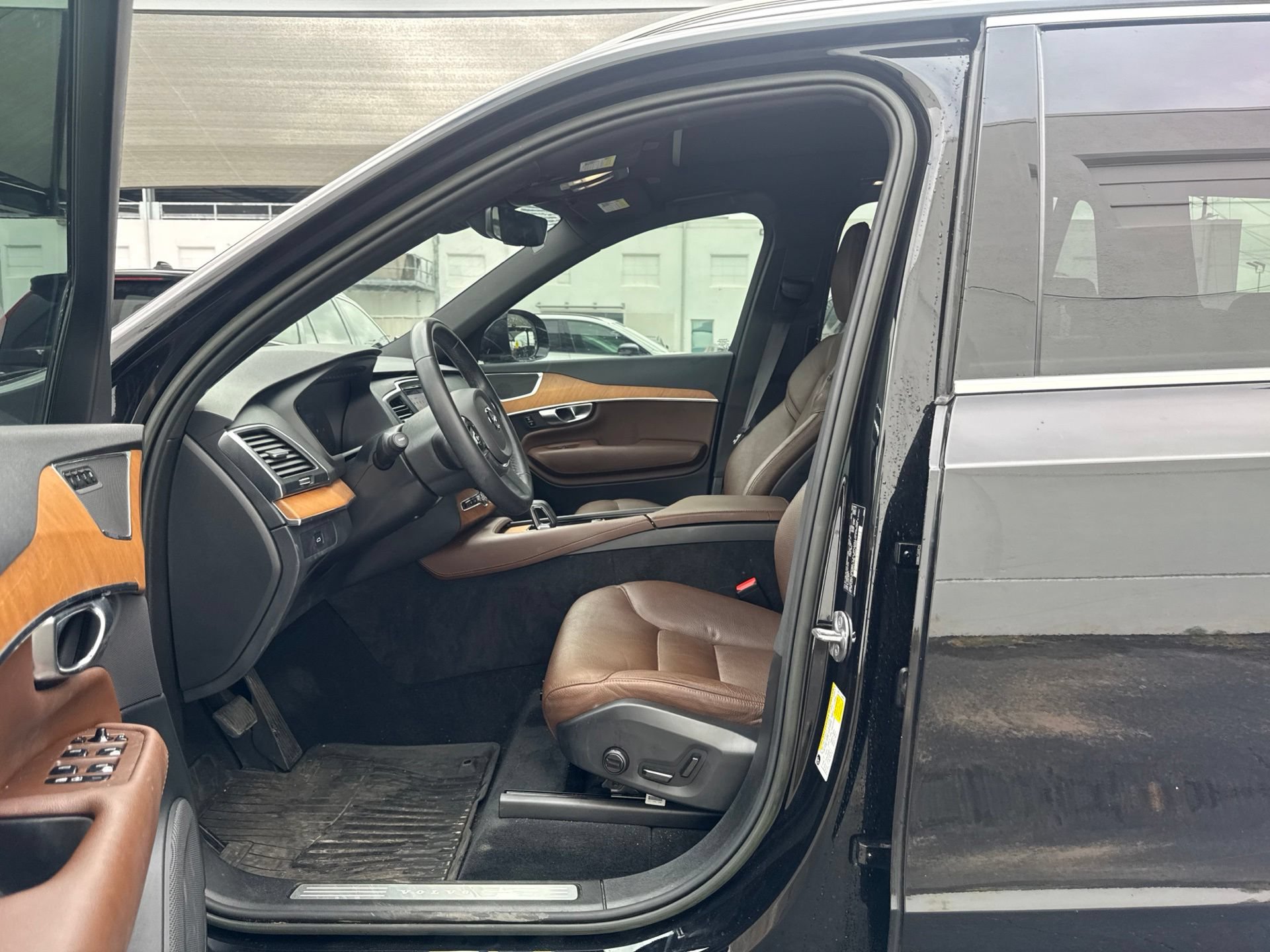 Used 2023 Volvo XC90 B6 Core w/ Protection Package Premier AWD/4WD image 9