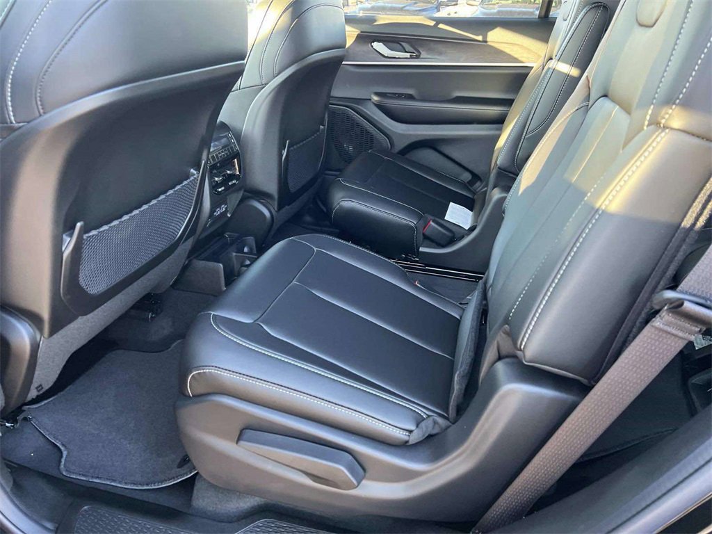 New 2025 Jeep Grand Cherokee L Limited image 5