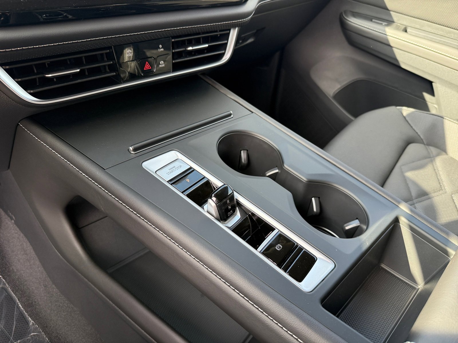 New 2026 Volkswagen Atlas SE image 13