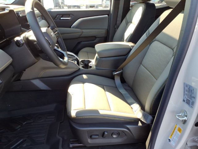 New 2026 Chevrolet Colorado ZR2 w/ Technology Package AWD/4WD image 6