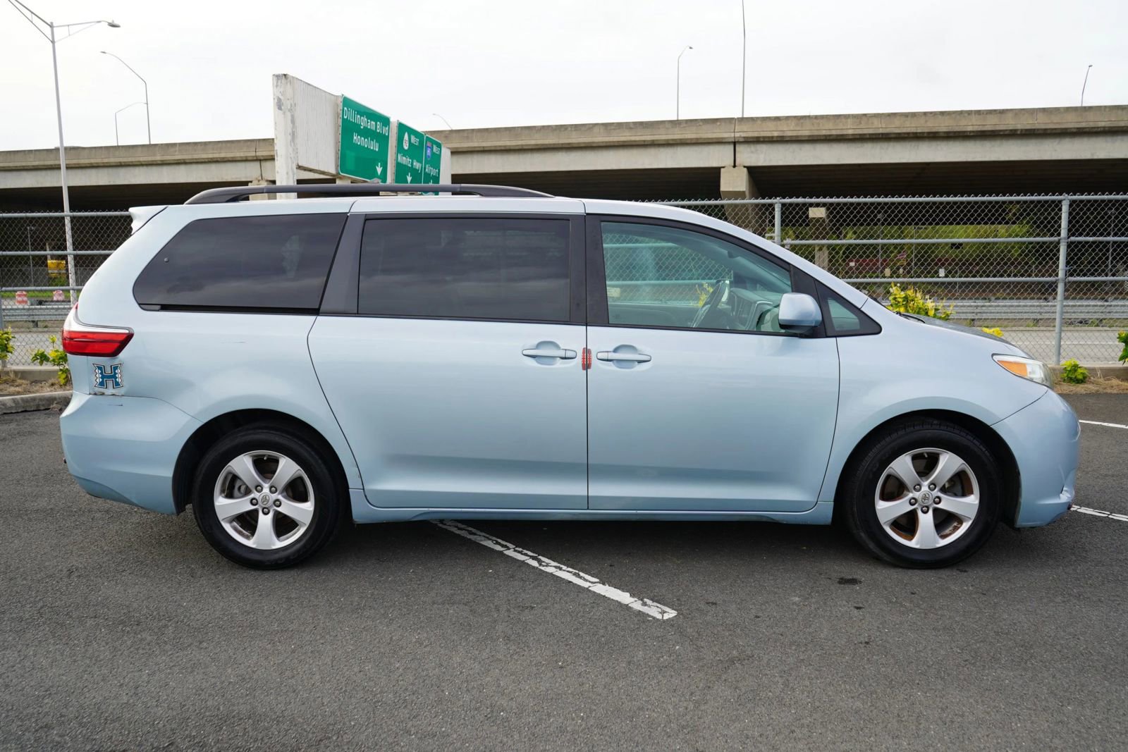 Used 2017 Toyota Sienna LE image 24