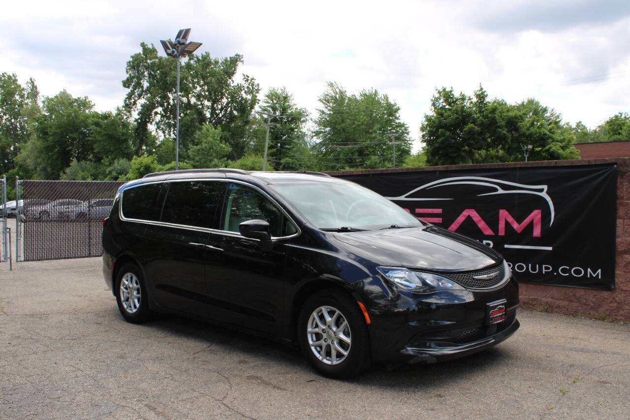 Used 2021 Chrysler Voyager Lxi FWD image 4