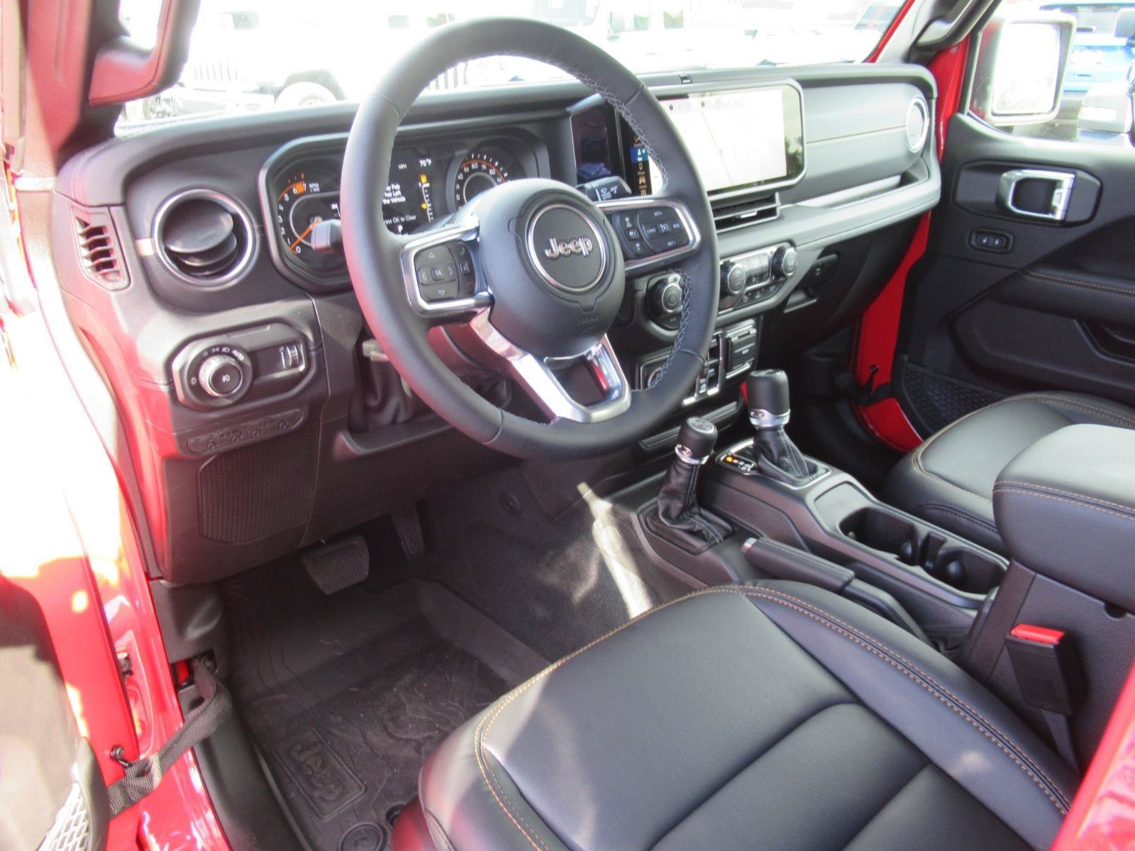 New 2026 Jeep Wrangler Unlimited Sahara w/ Whitecap Package AWD/4WD image 17