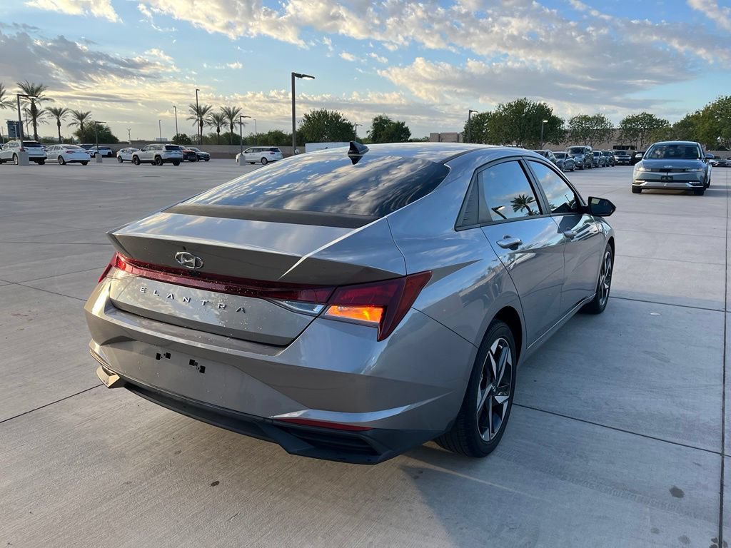 Used 2023 Hyundai Elantra SEL w/ Convenience Package FWD image 8