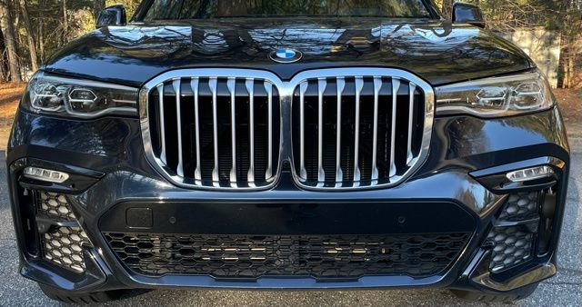 Used 2022 BMW X7 xDrive40i w/ M Sport Package image 11