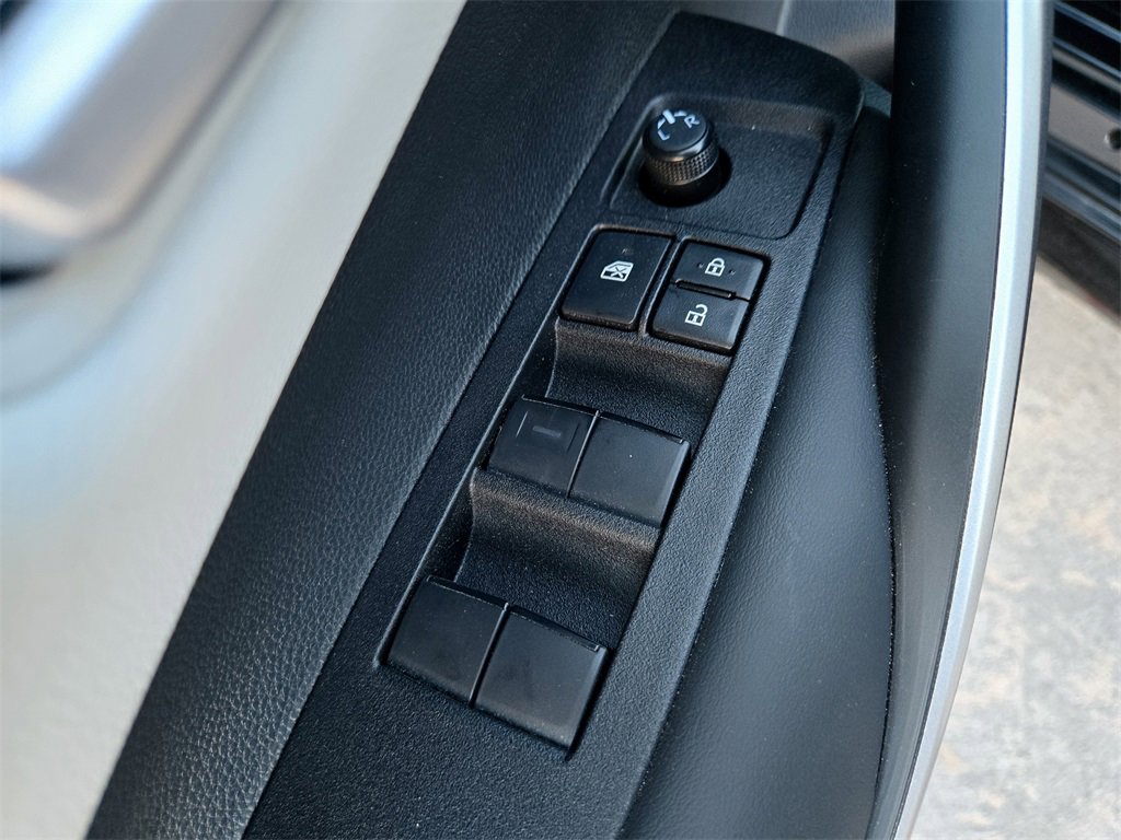 Used 2025 Toyota Corolla SE image 32