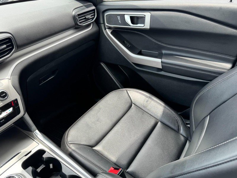 Used 2023 Ford Explorer XLT w/ Equipment Group 202A image 11