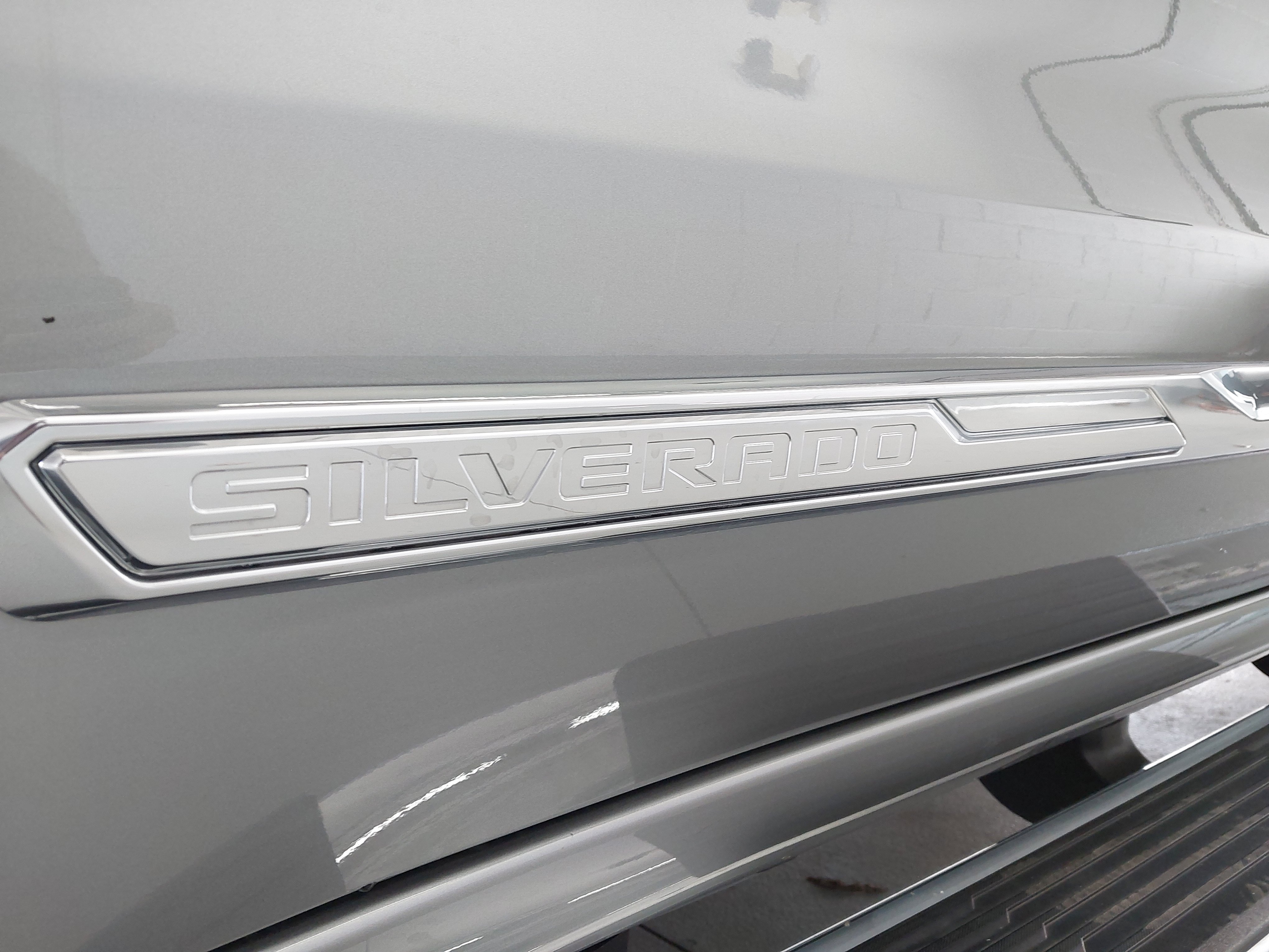 Used 2025 Chevrolet Silverado 1500 High Country w/ High Country Premium Package AWD/4WD image 32