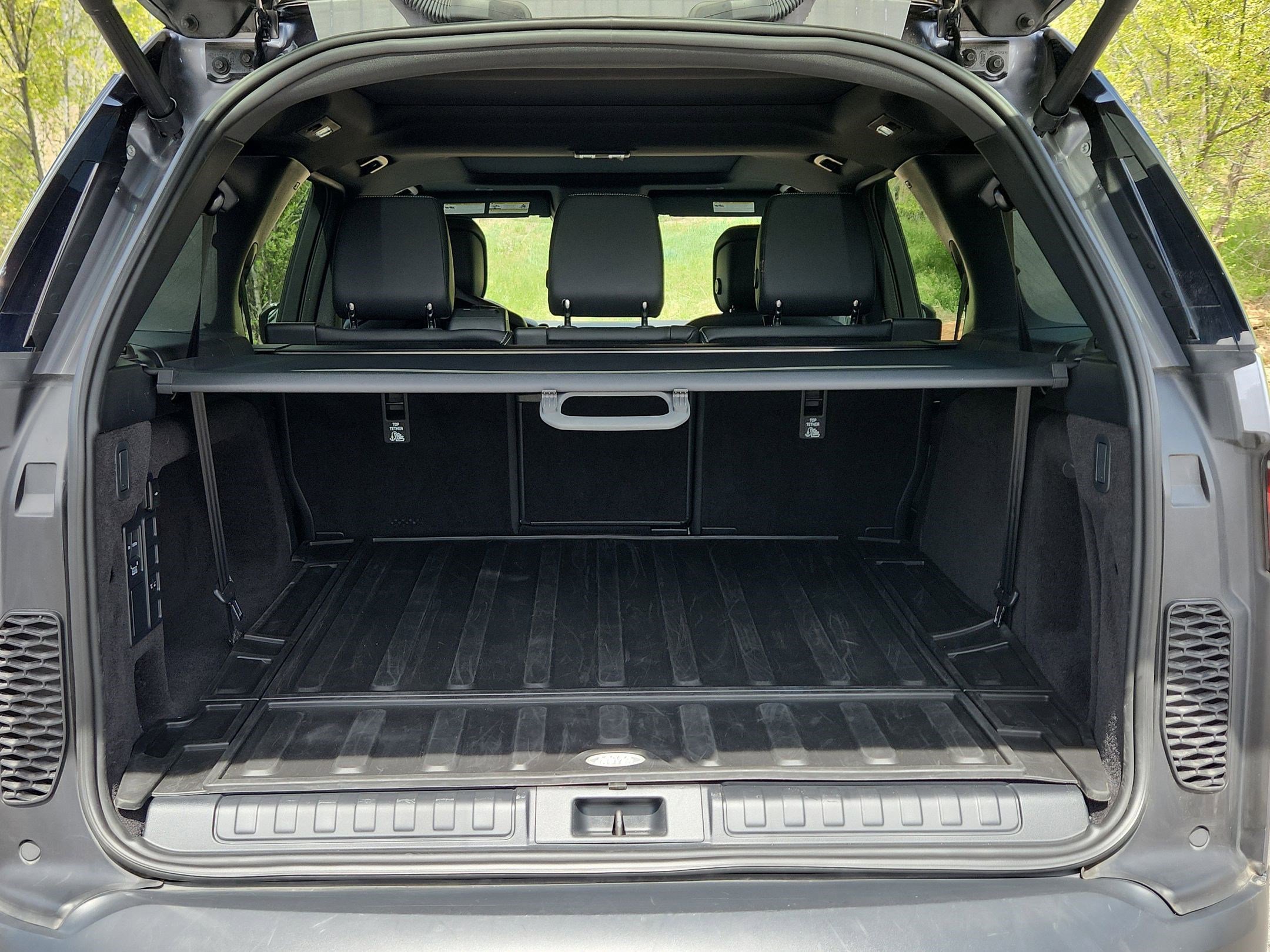 Certified 2025 Land Rover Discovery S image 31