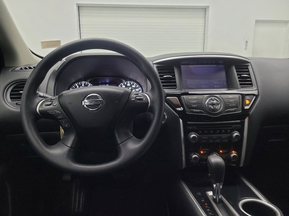 Used 2020 Nissan Pathfinder S image 22